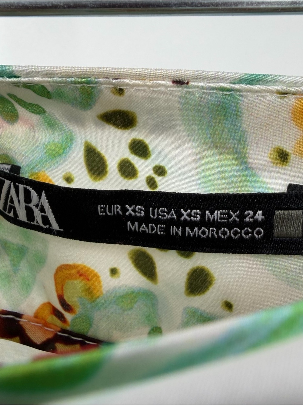 EUC Zara Printed Sarong Style Midi Skirt Slit XS Beach Resort Vacation Pool - Picture 6 of 7